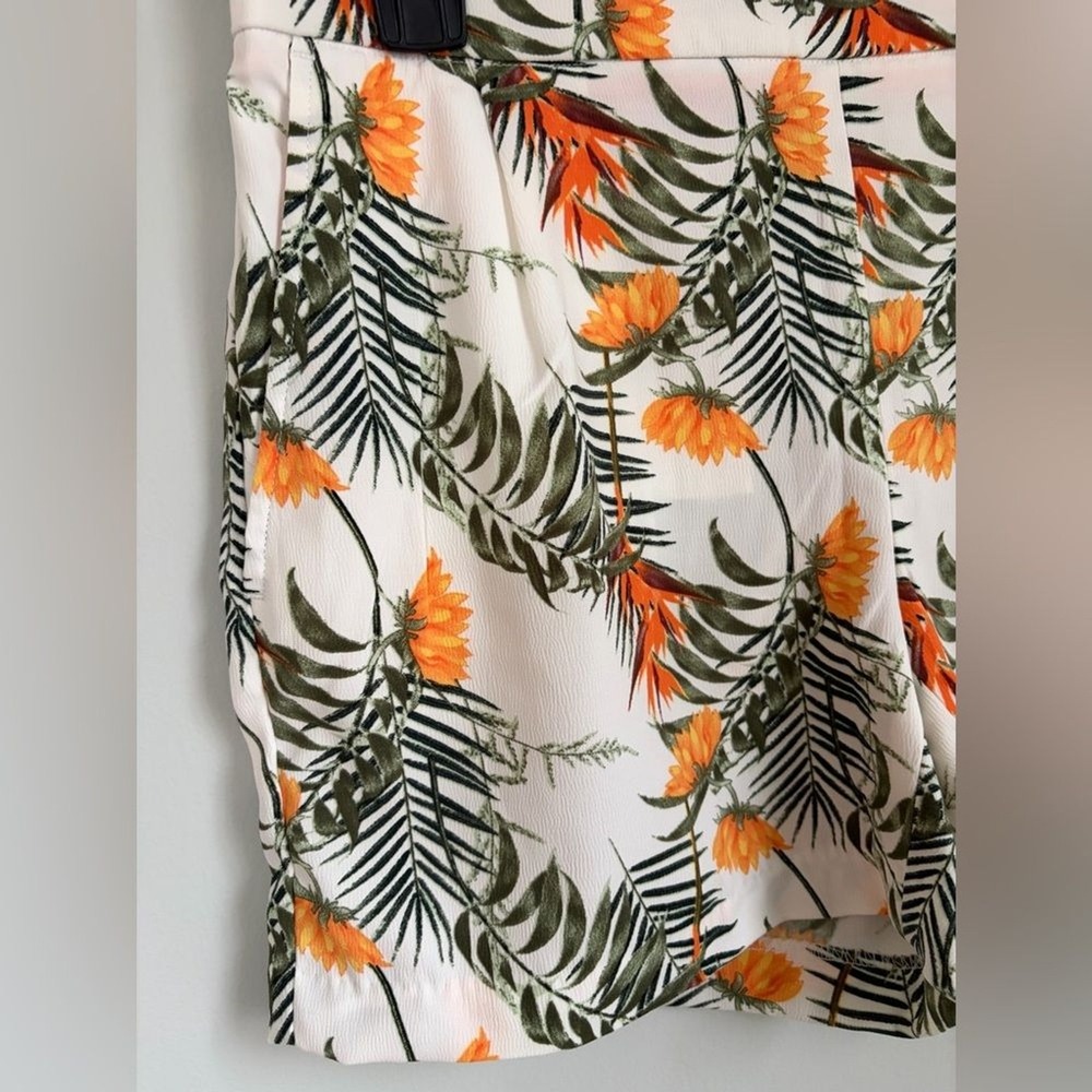 Carolina Belle Shorts Size 4 Floral White Orange and‎ Green - Picture 3 of 14